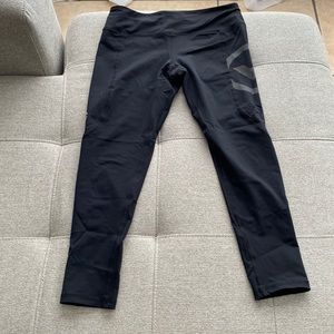 Virus Black size Medium 7/8 length compression leggings